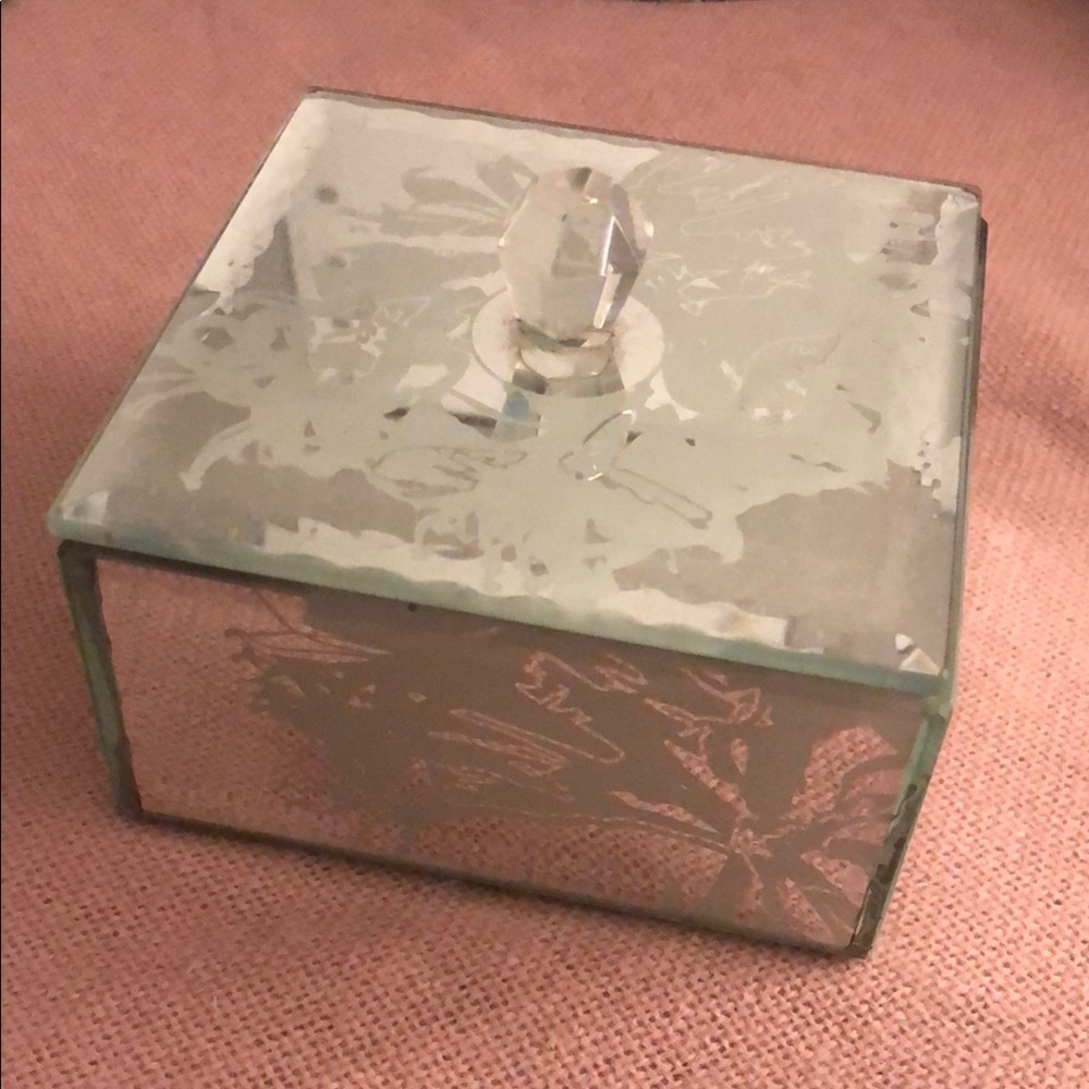 ⚡️ FREE w/purchase Clarins Jewelry Box with Knob